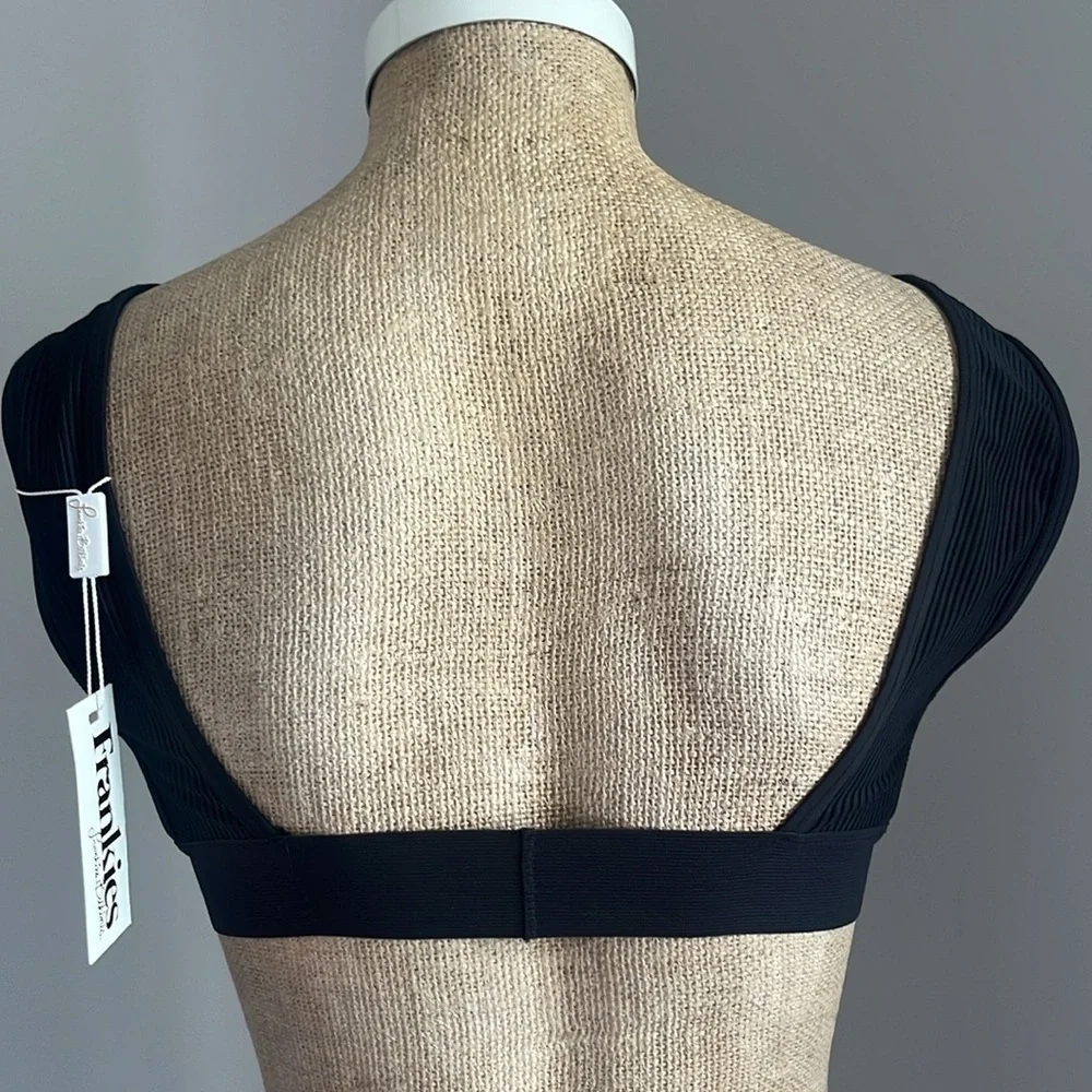 Frankies Bikinis top laid texture