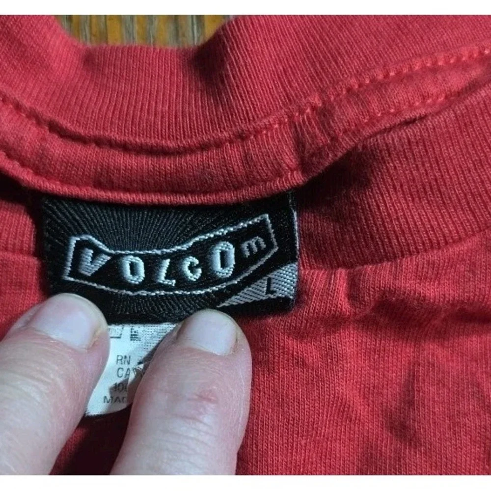 Vintage‎ Y2K Volcom Red T-Shirt L Logo Graphic Skate Surf Style Spell out