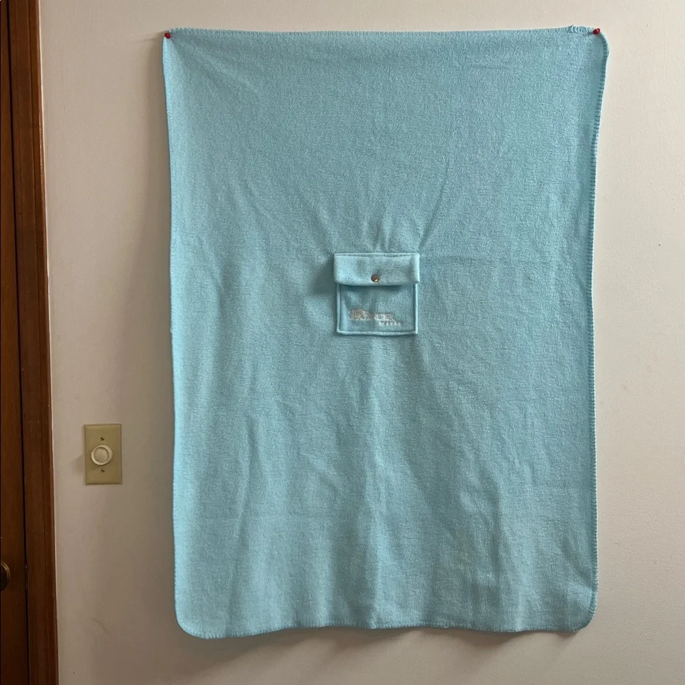 🌞 Spa Finder Soft Blue Pocket Throw   44” x 31” w/Snap Pocket Closure 6” x 6”
