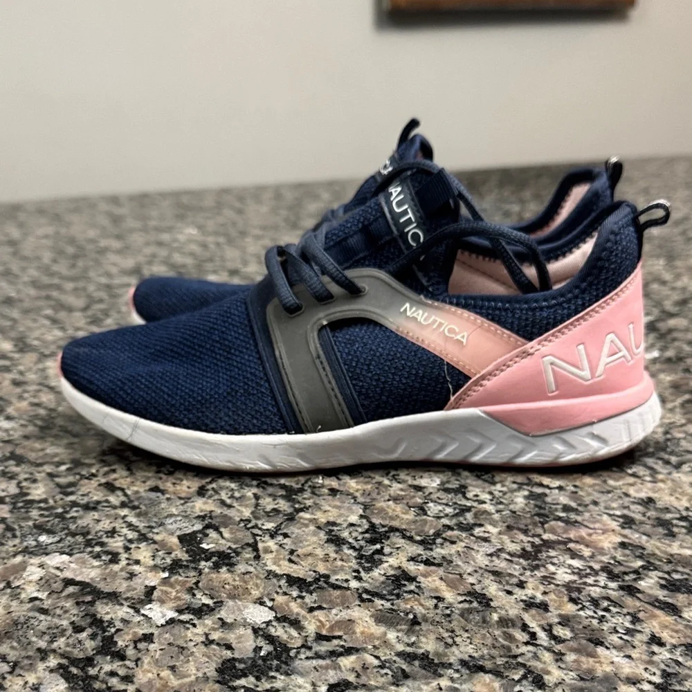 Nautica great stylish