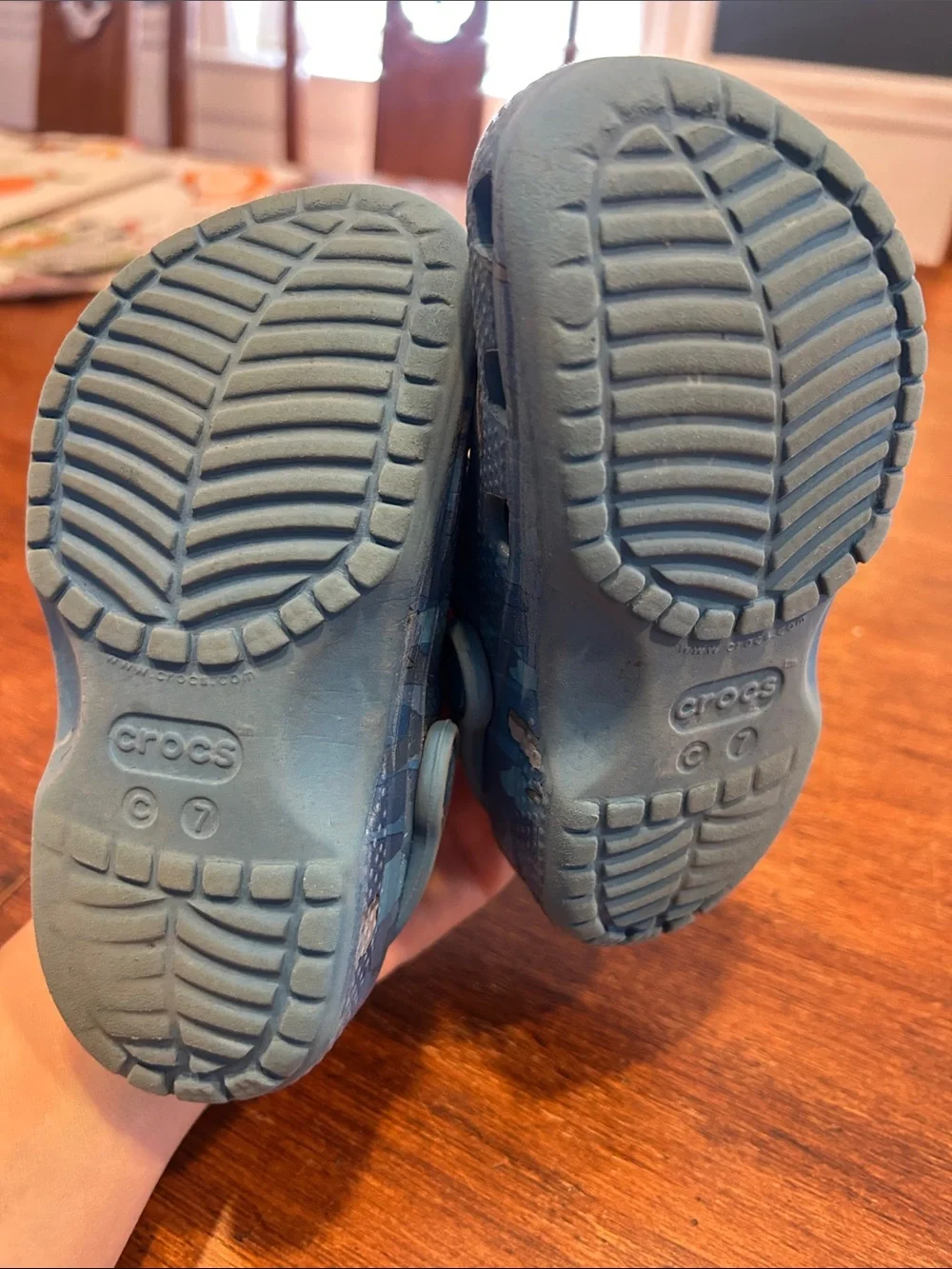 CROCS toddler shark