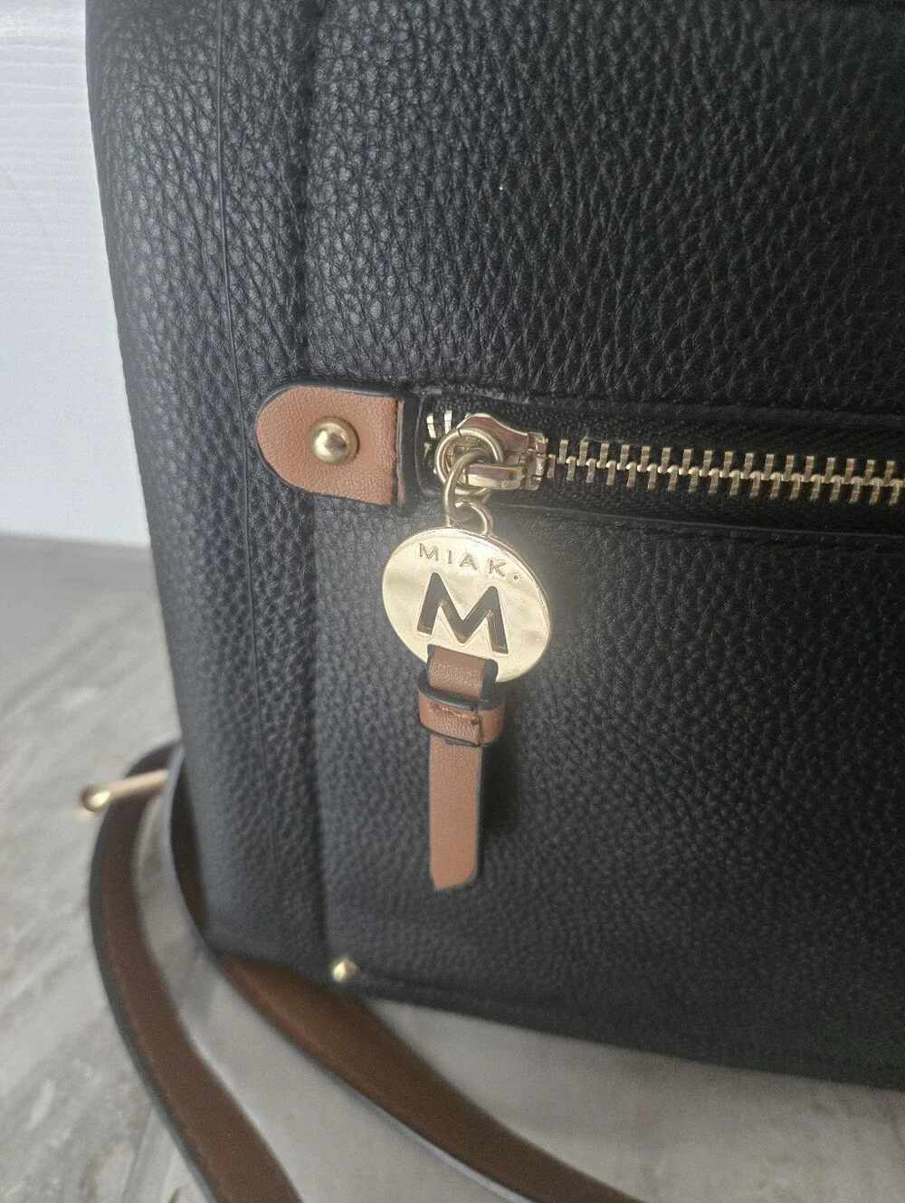 Mia K Collection Aliyah Black Crossbody Bag Brown Trim Gold Hardware