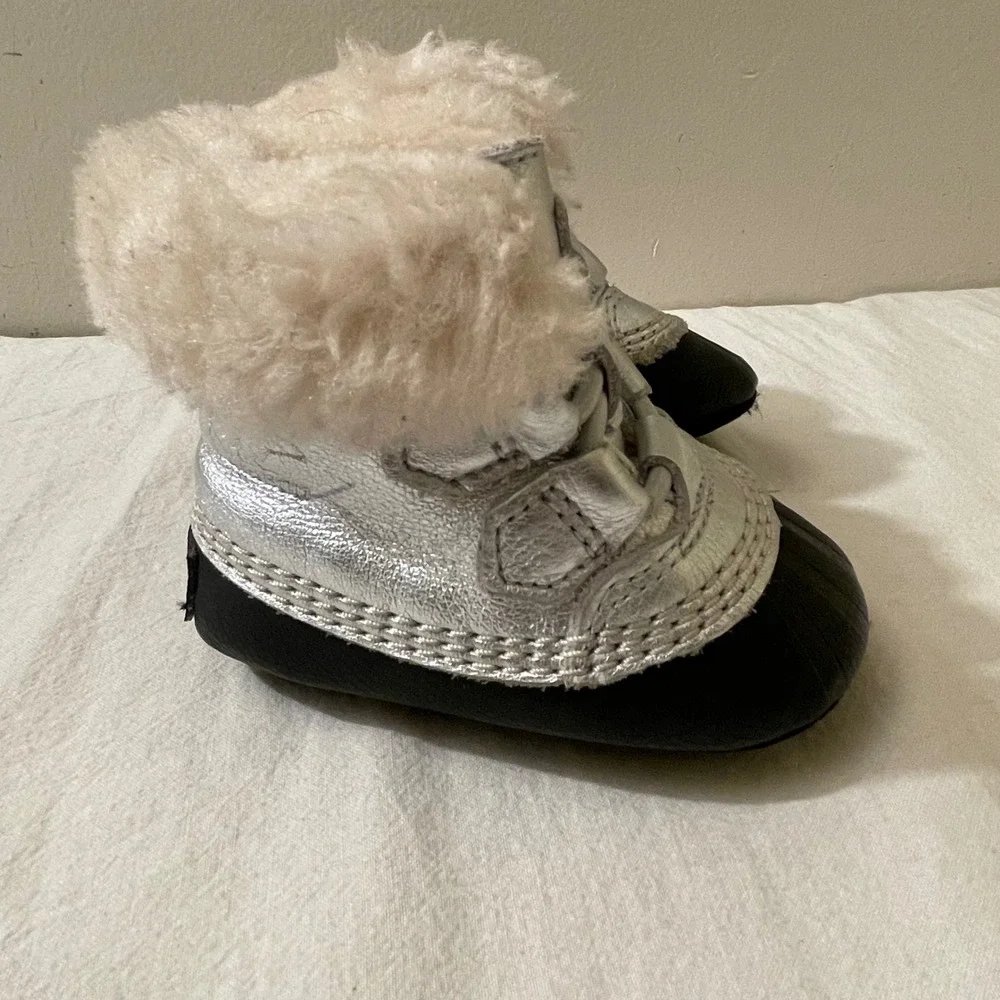 Sorel‎ Baby Size 3 Winter Boots Snow Caribou Silver Fur Lined Infant