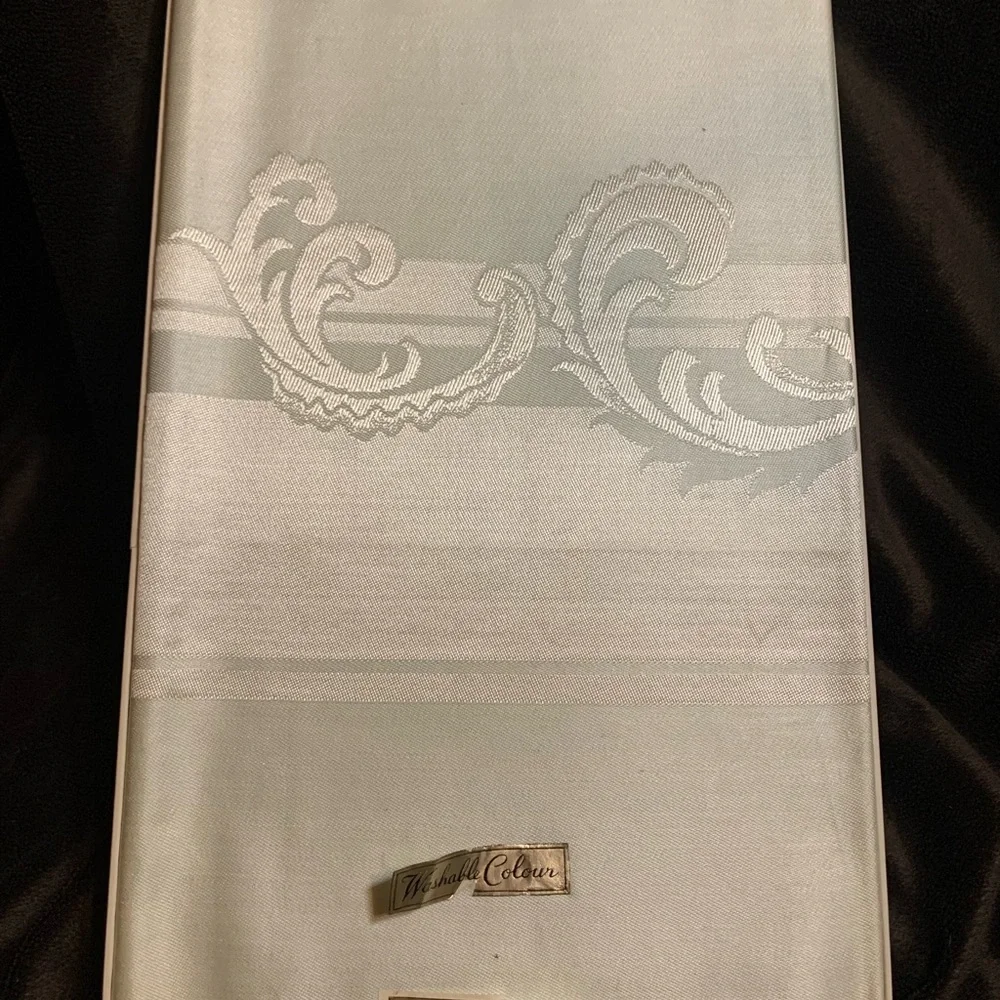 Warranted Damask vintage el