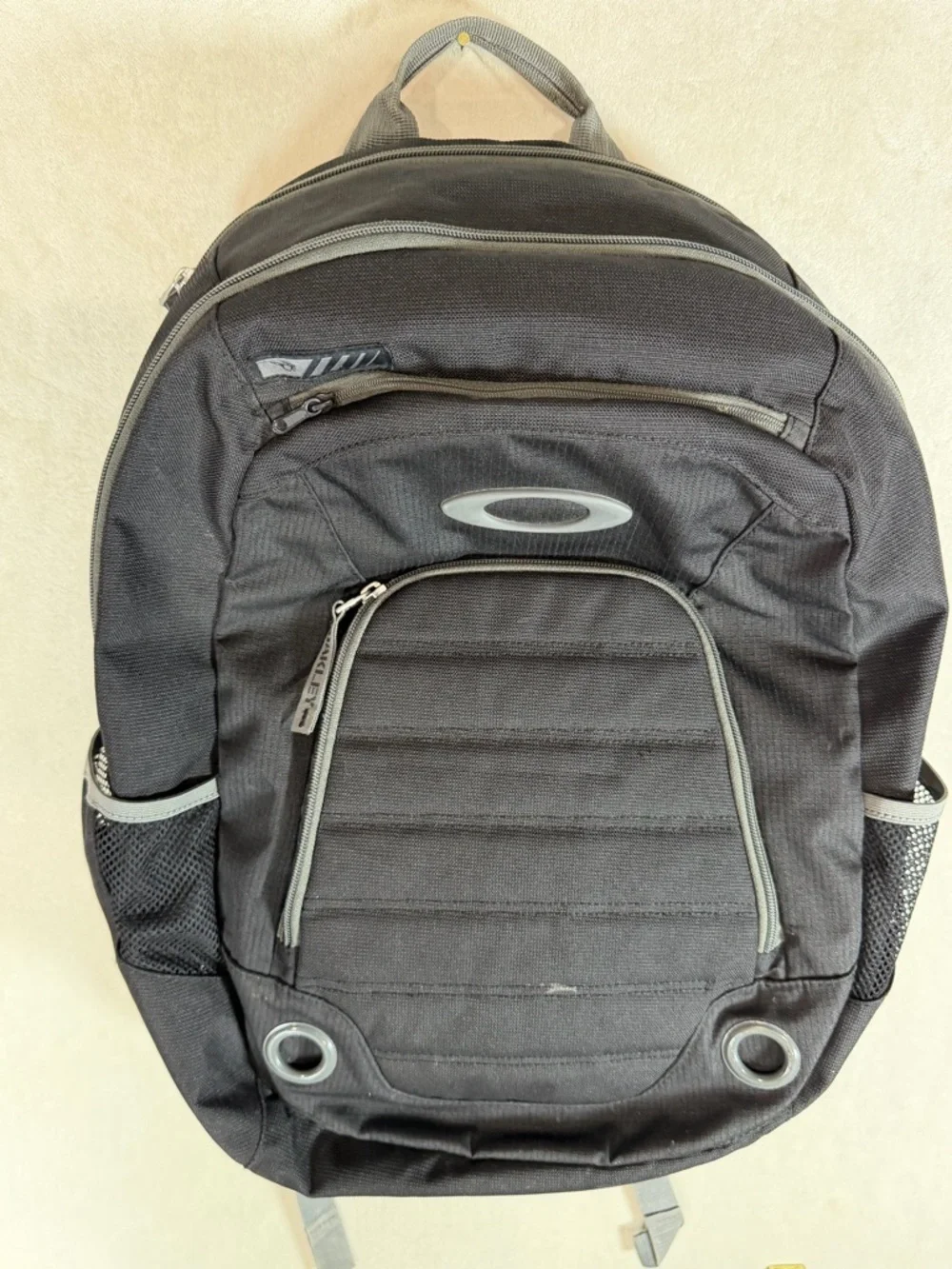 Oakley panel top