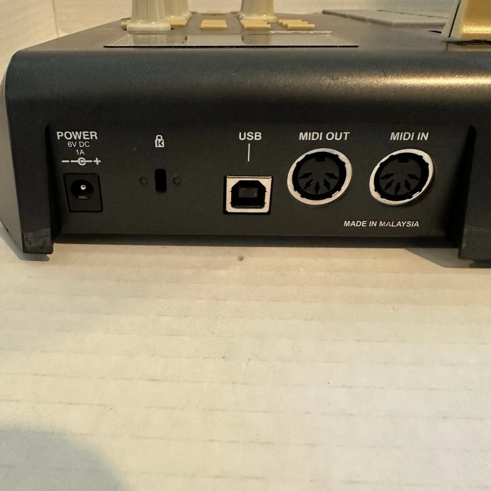 AKAI Professional MPD26‎ USB/MIDI Pad Control Unit Studio Recording Musical