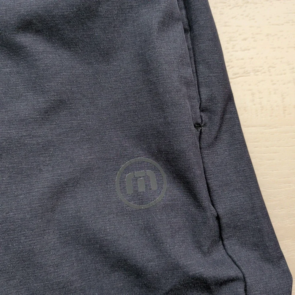 Travis Mathew size tag