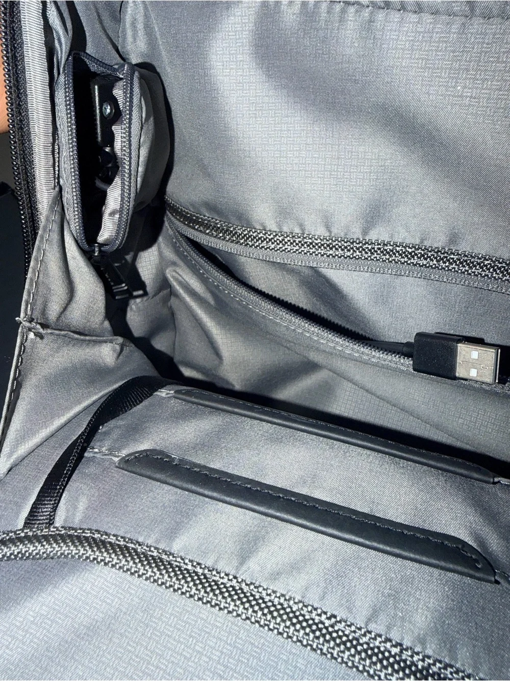 Tumi rolling garment