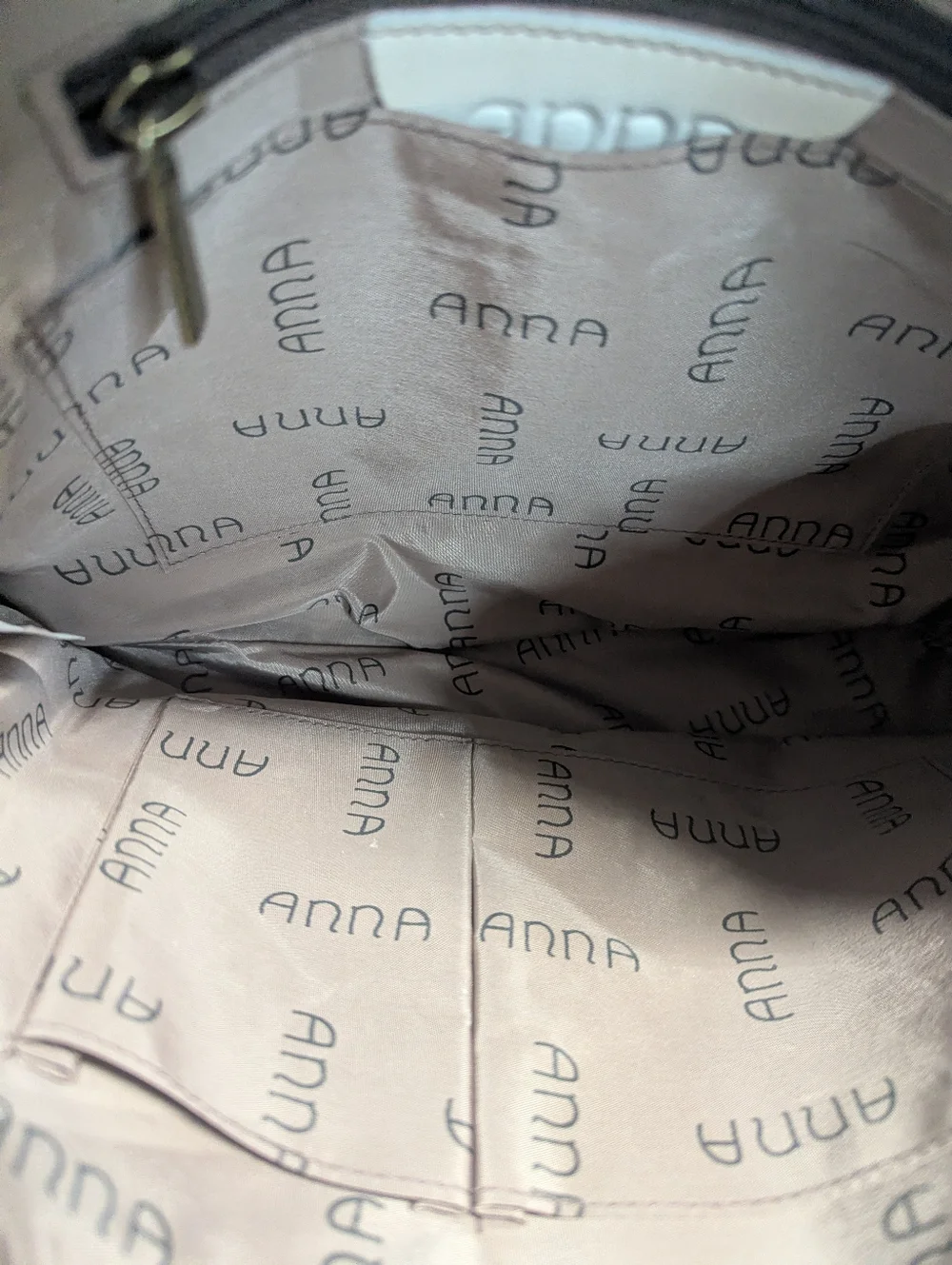 Anna Anuschka description beautiful
