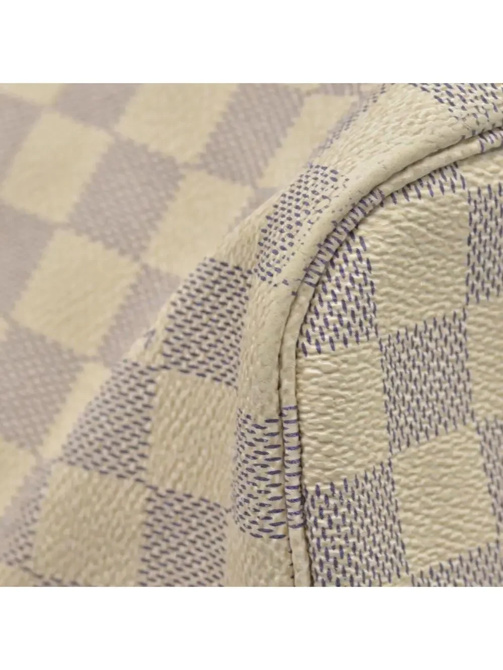 Louis Vuitton exterior corner