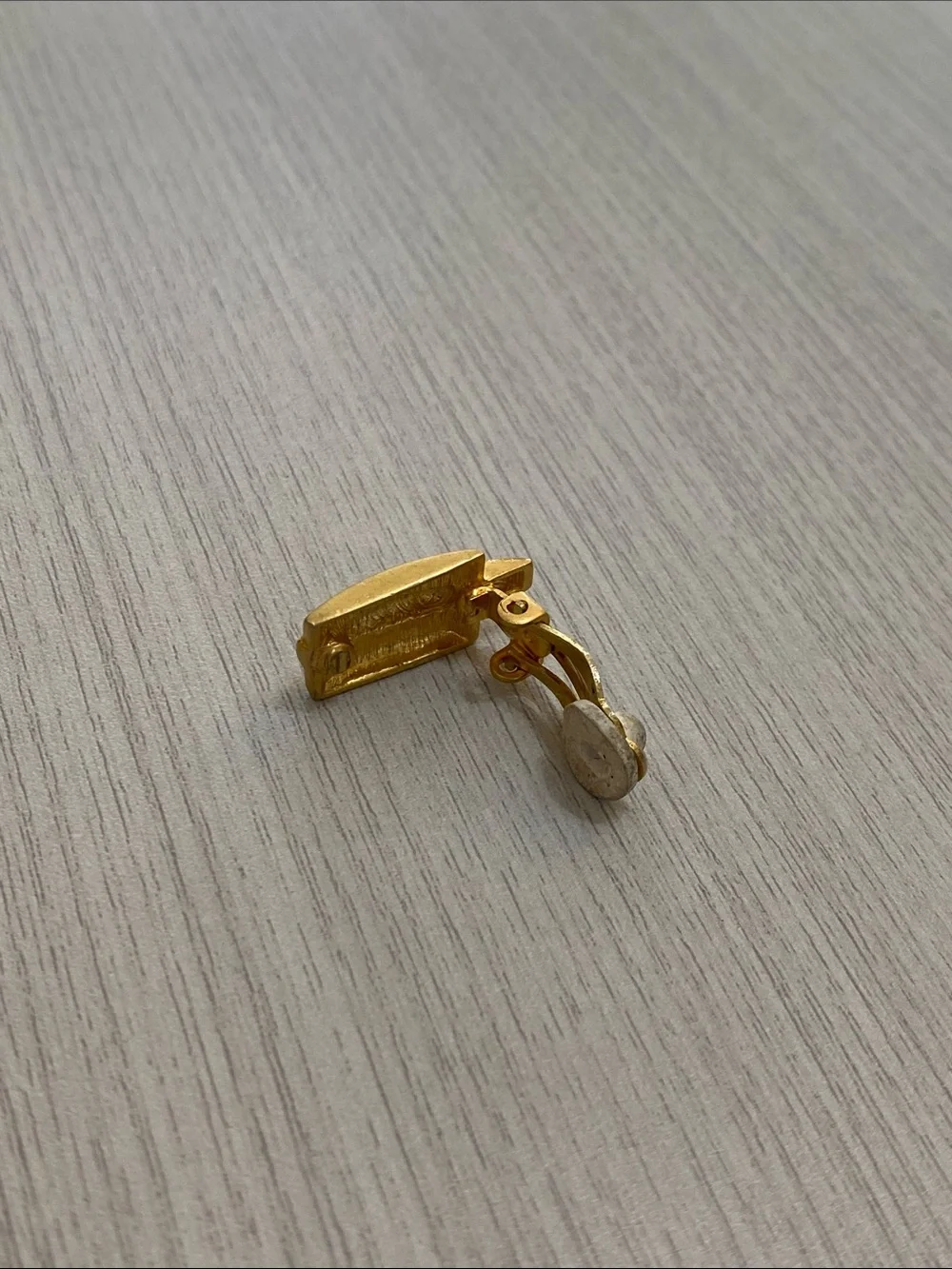 N/A sleek gold
