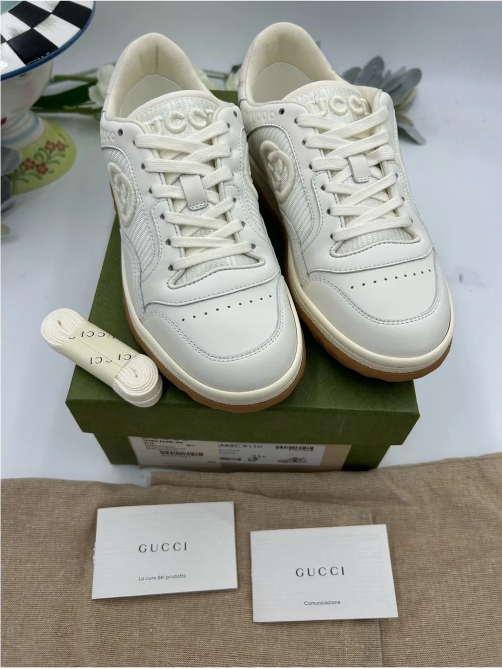 Women’s Gucci, Mac 80 low top leather sneakers size 35.5 fits 6 US made in Italy
