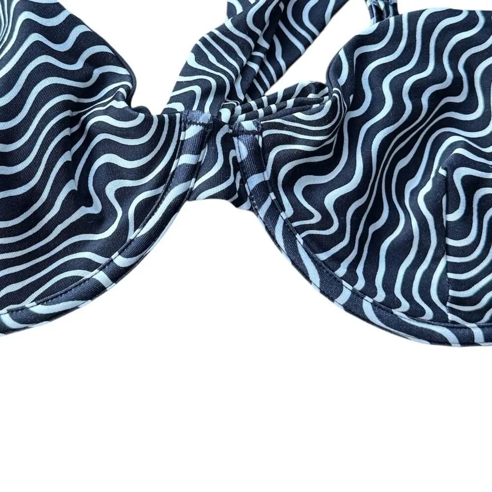 Monday Swimwear nwt size