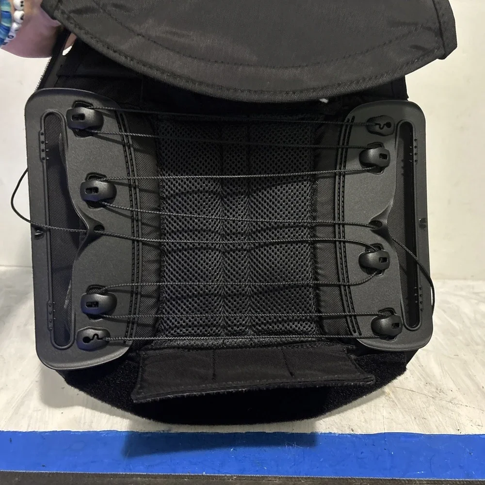 Adjustable Back Brace Horizon Aspen, Looks Like It's Might Be Missing Arms