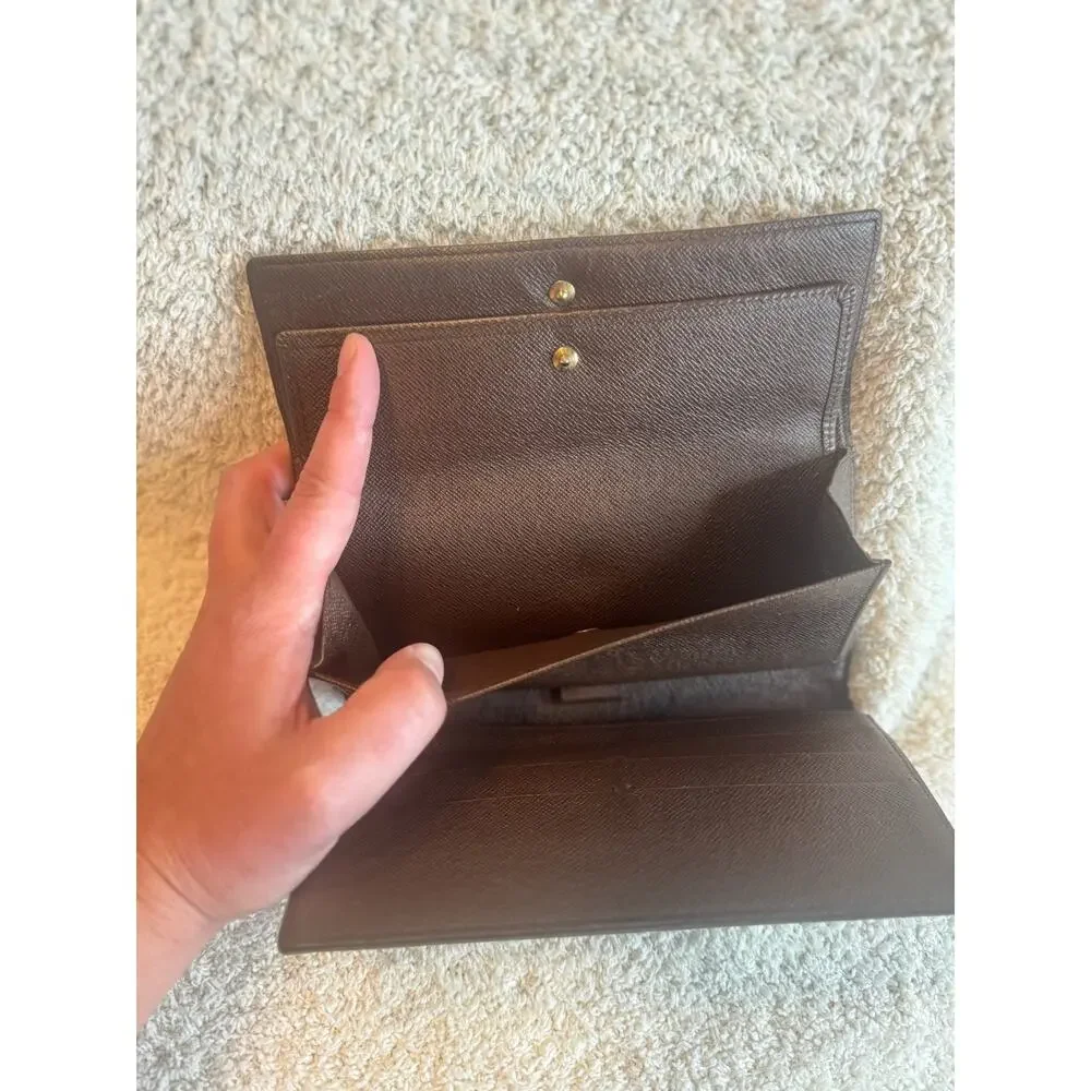 Louis Vuitton photos damier please