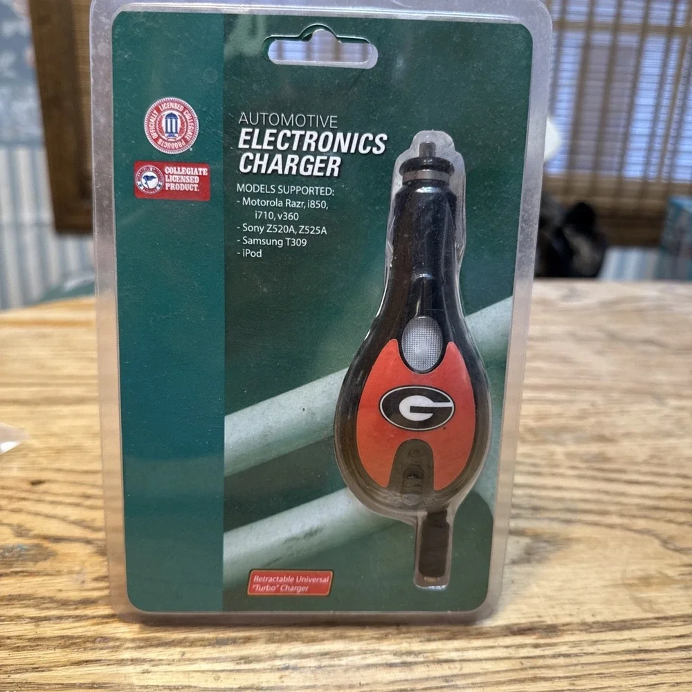 Georgia Bulldogs car adaptor NEW electronics charger Turbo‎ universal NWT