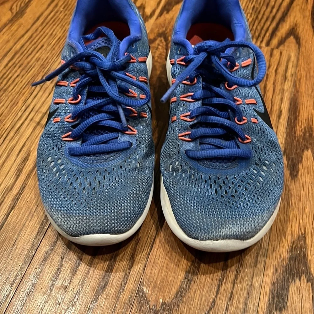 Nike Kids Lunarglide 8 sneaker size 5.5