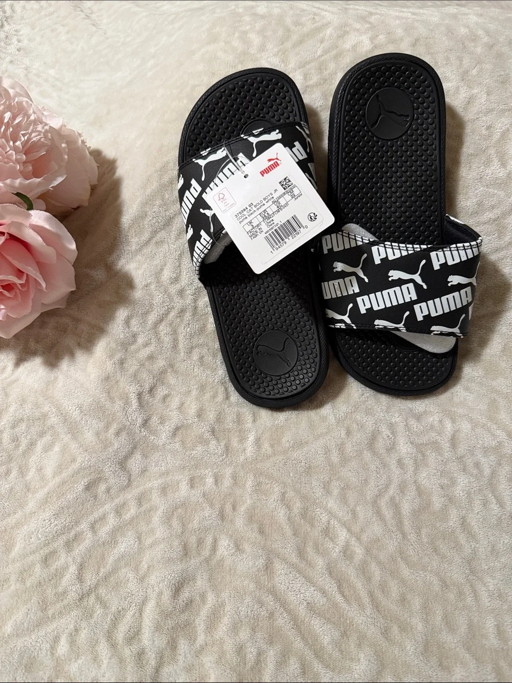 Puma slides bold