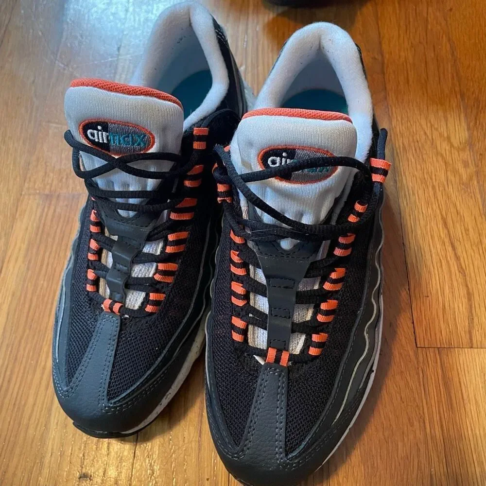 Nike excellent preowned