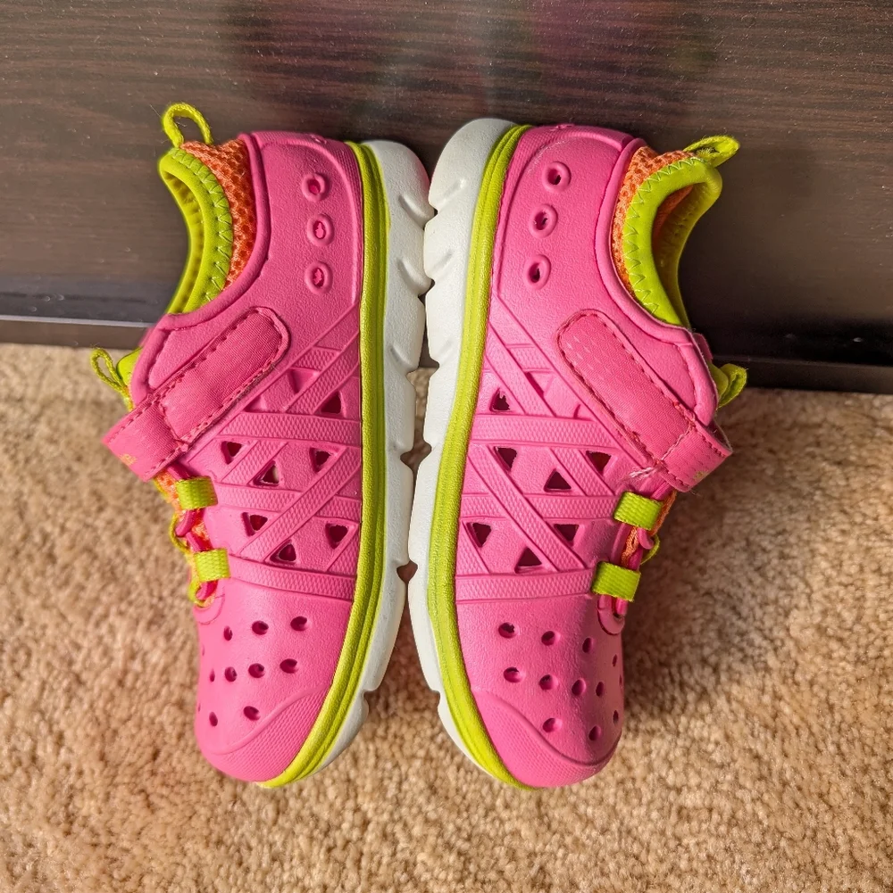 Stride Rite lightweight water