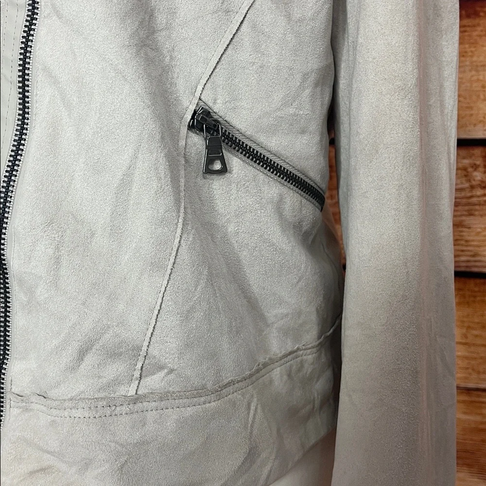 Elie Tahari pockets no
