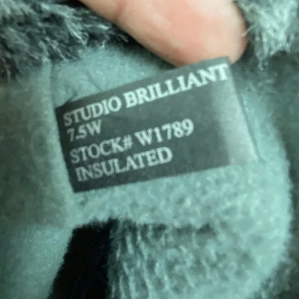 Studio Brilliant quality black
