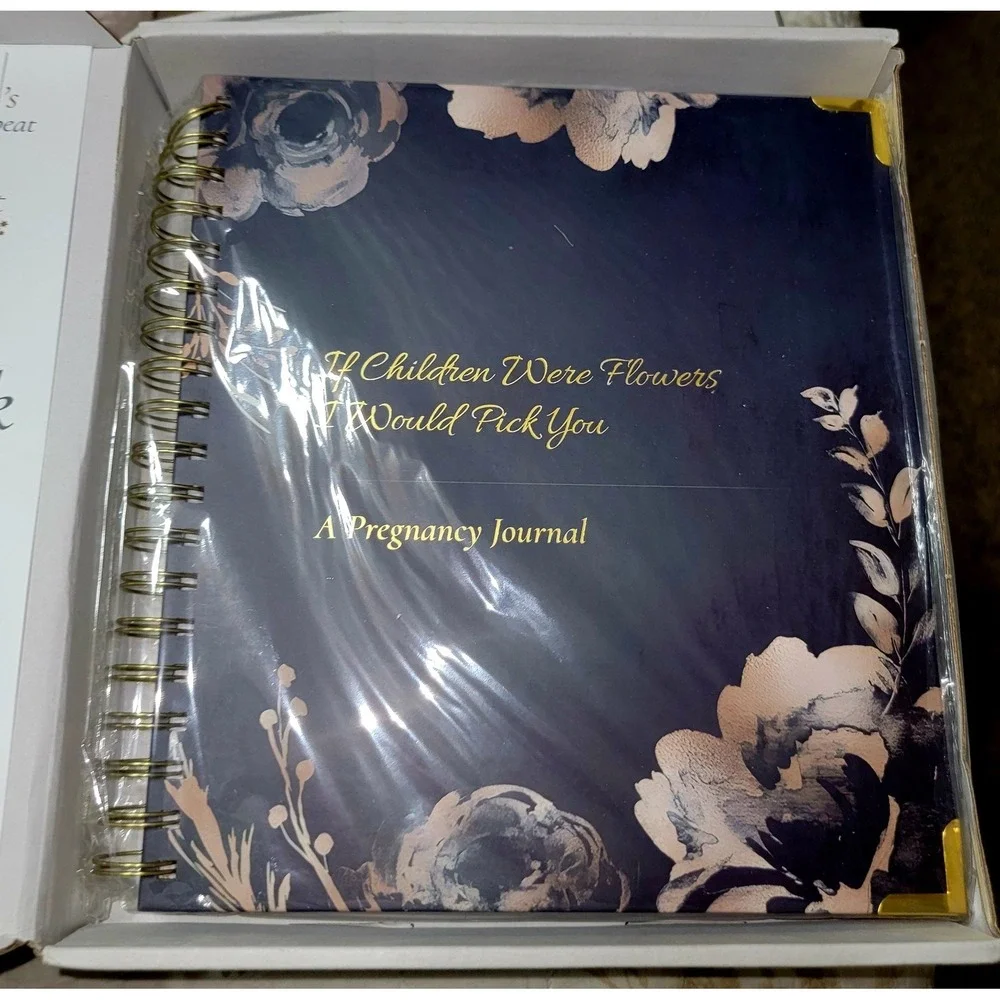 Pregnancy Journal with Beautiful Gold Pen‎