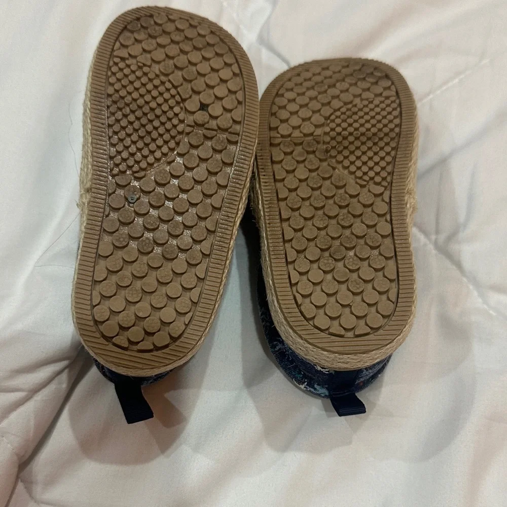 NEW Crazy 8 Kids Navy and Orange Dinosaur Slippers baby size 6