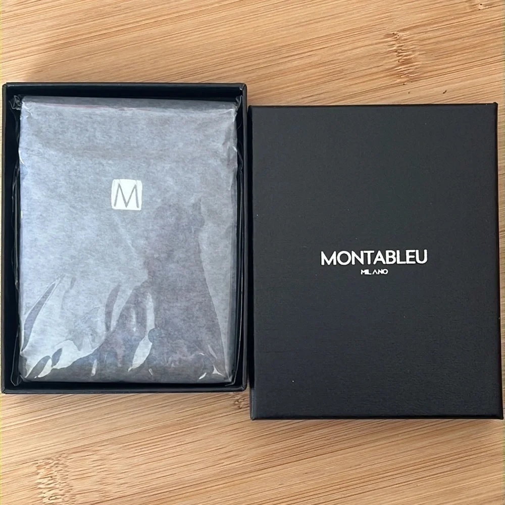Montableu approximately thick