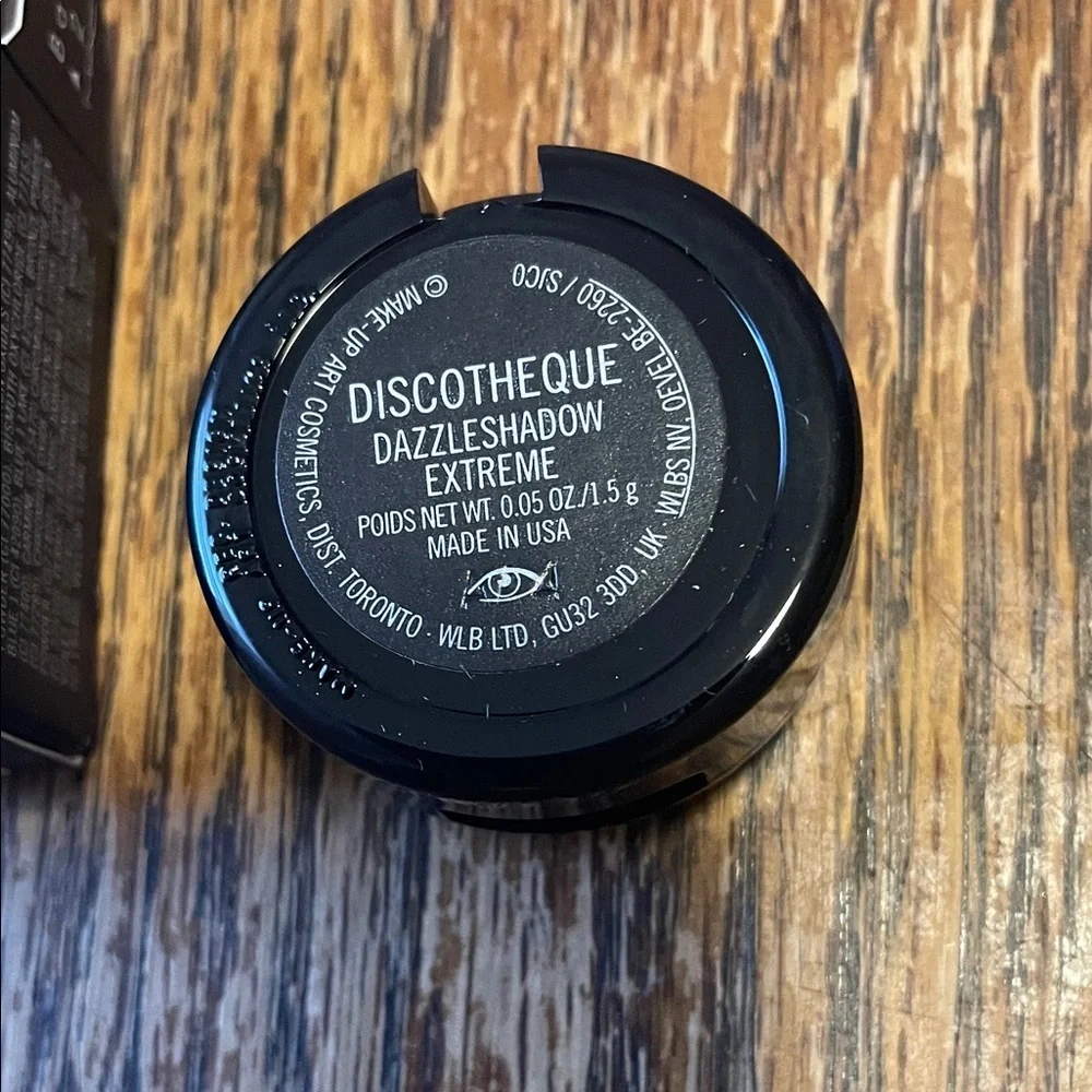 MAC Cosmetics shimmering silver