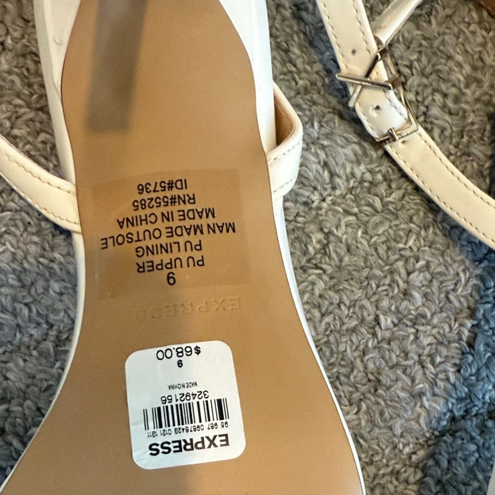 Express Women's Elegant white/ Cream Heels‎ size 9