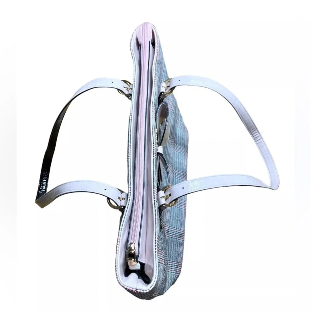 Mosiso elegantly designed