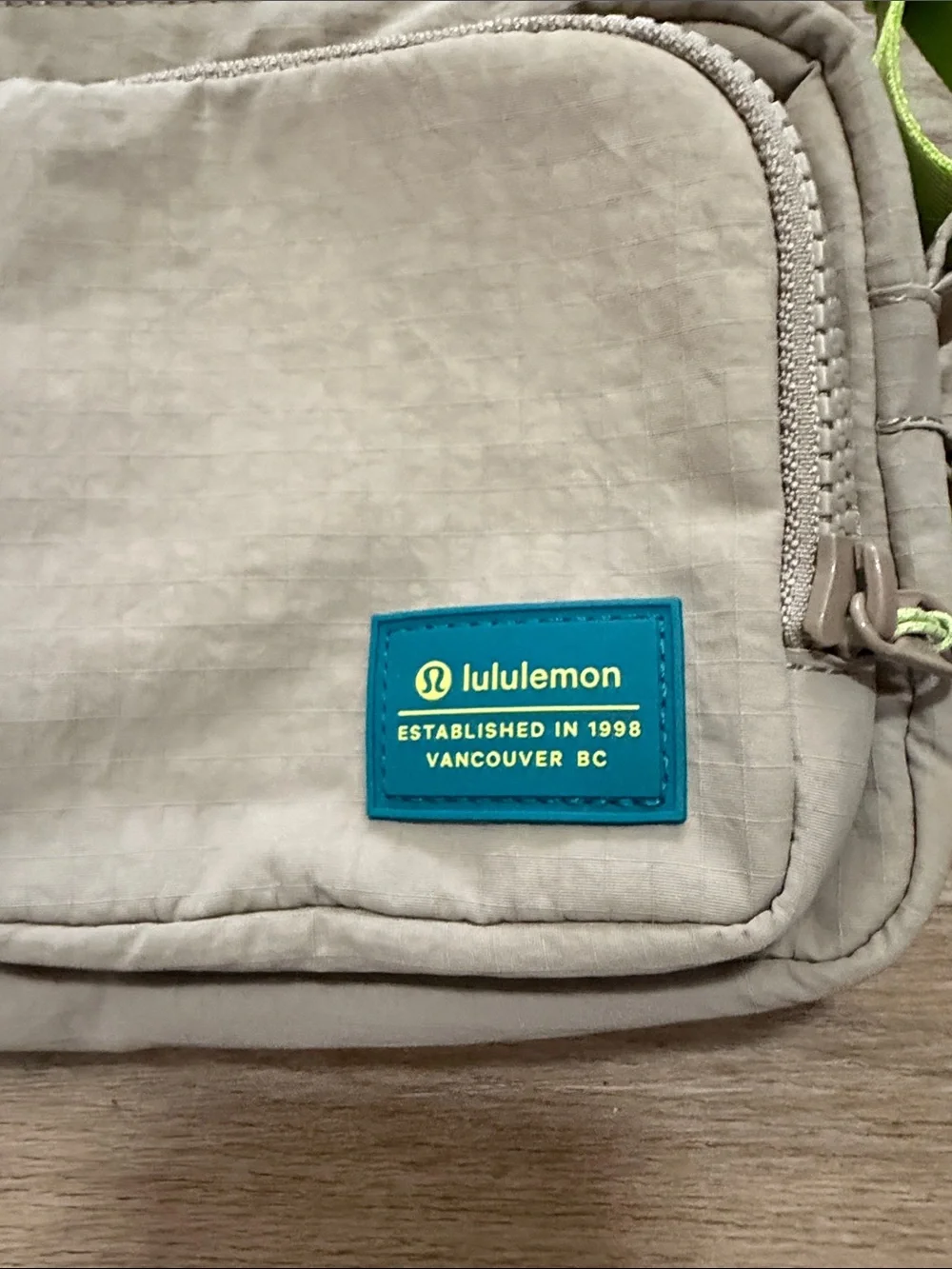 lululemon athletica compact crossbody