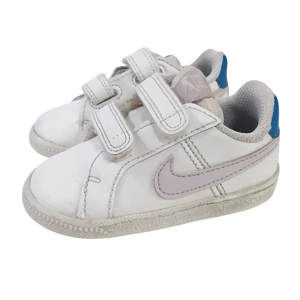 Nike slip court