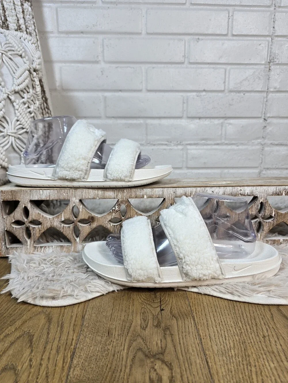 Nike White Fuzzy Sherpa Slide Sandals Womens 11