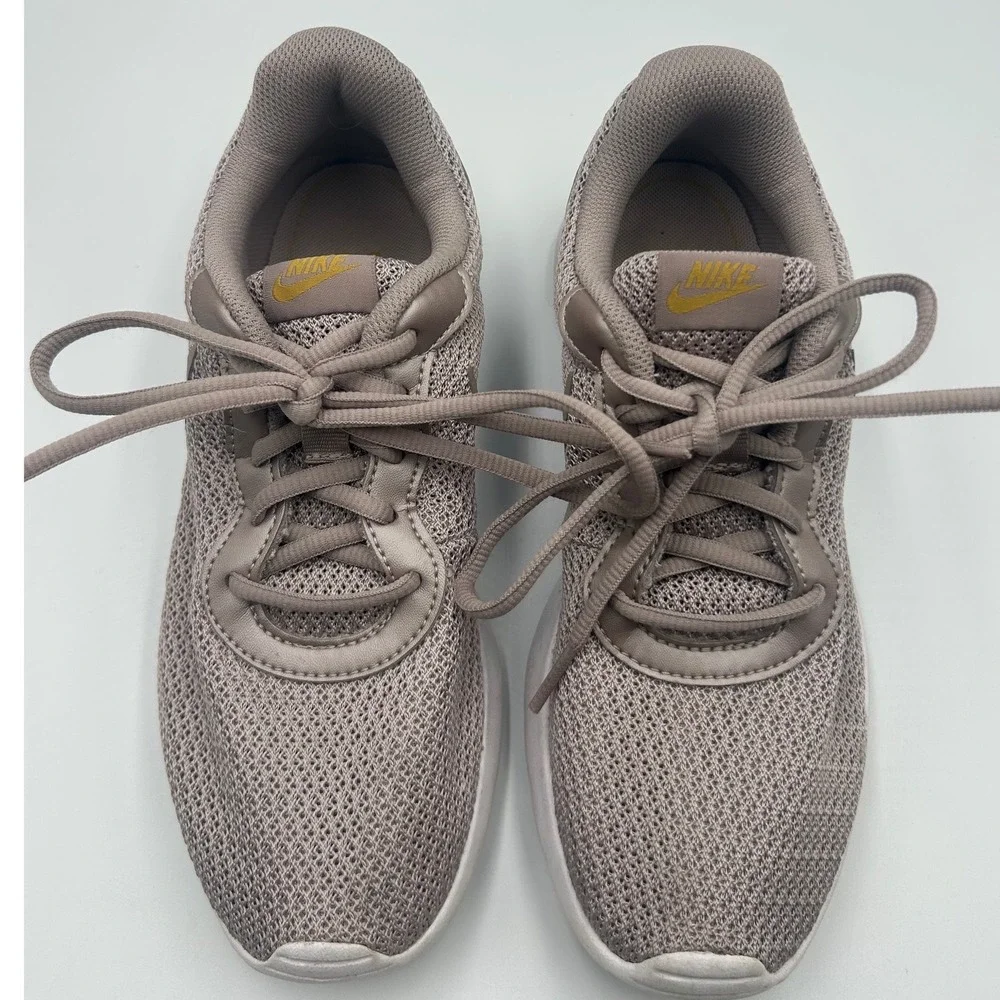 Nike tanjun sneakers