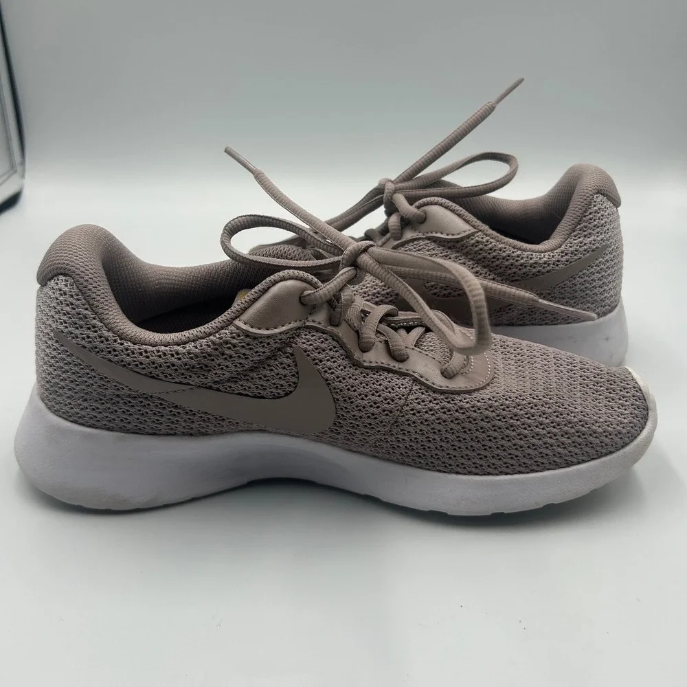 Nike tanjun sneakers