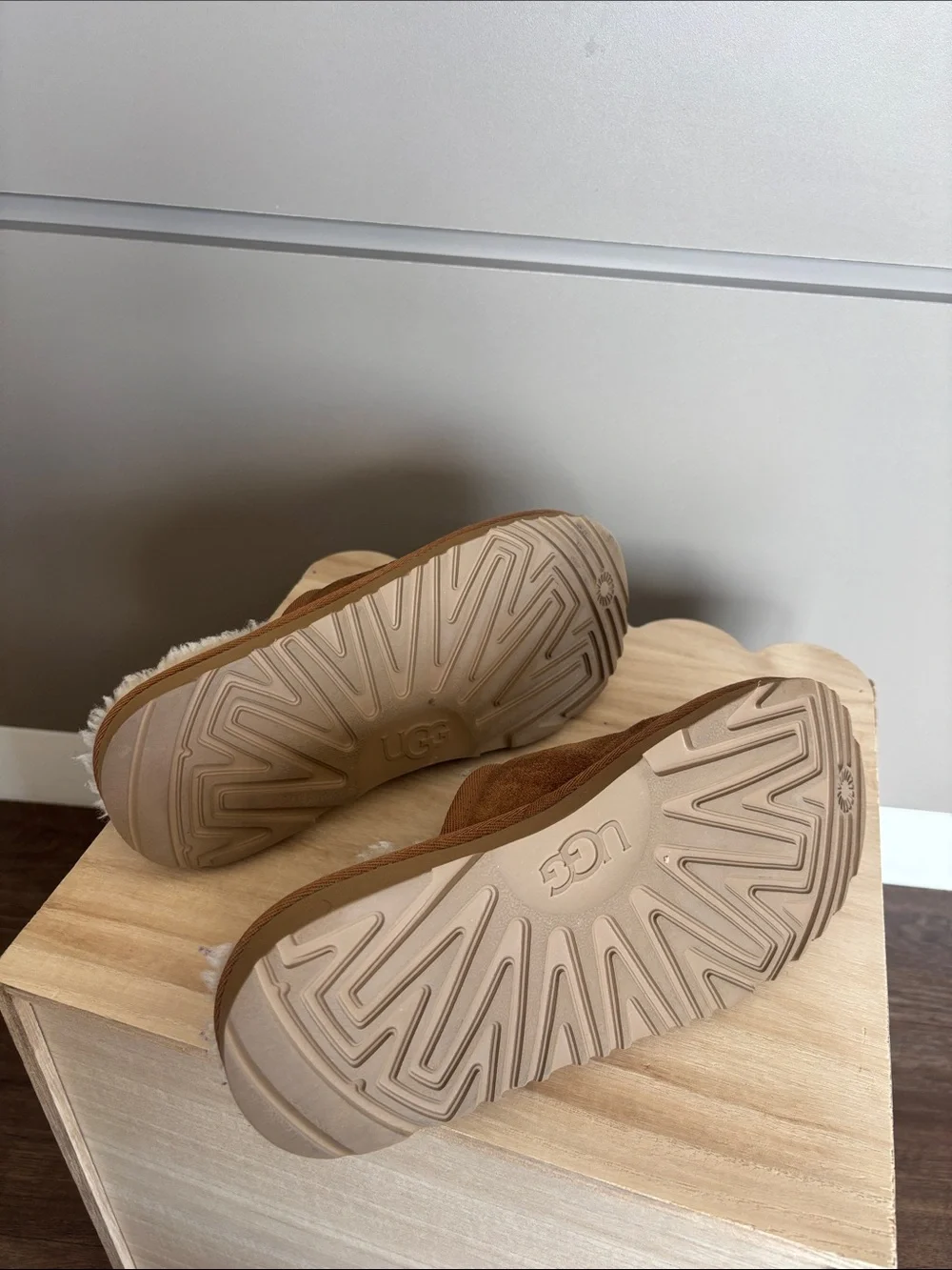 UGG slippers color