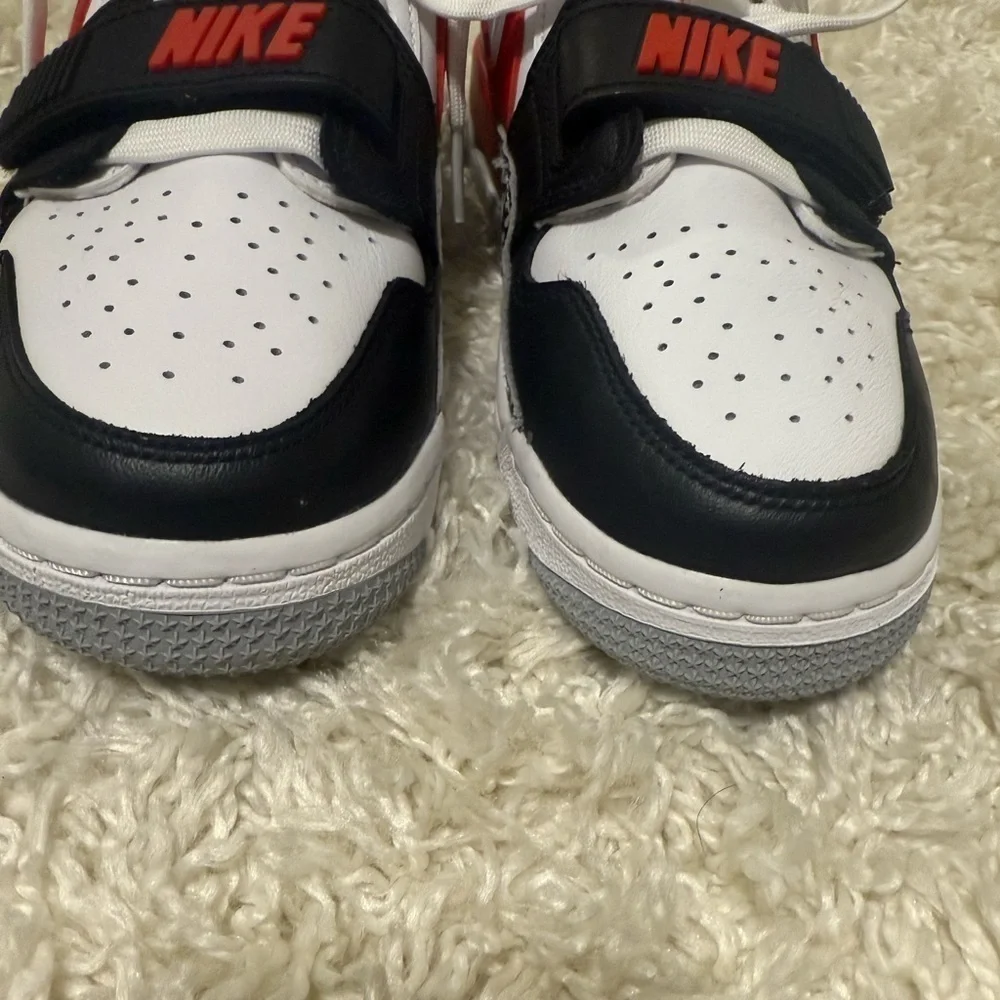 Nike dynamic sneakers