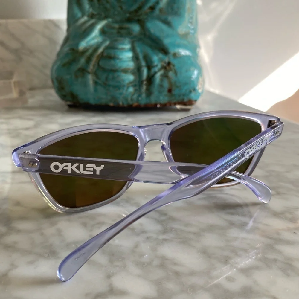 Oakley pre owned