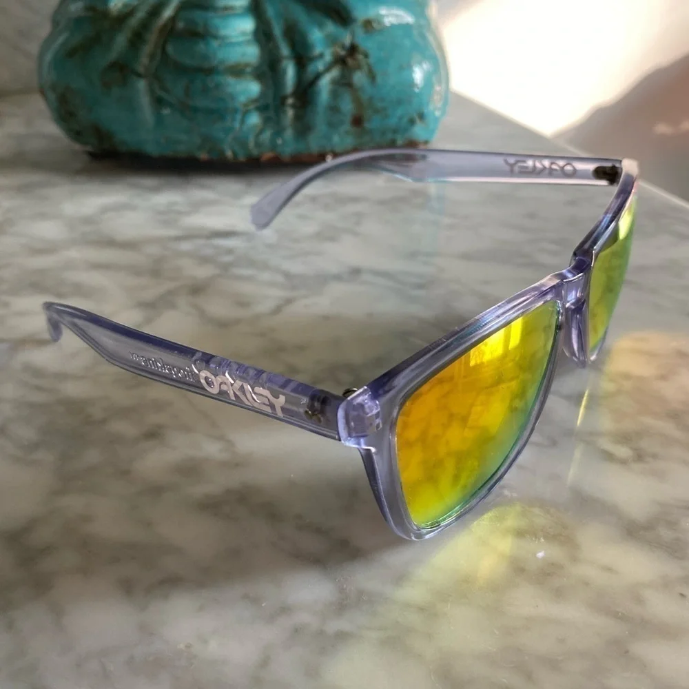 Oakley pre owned