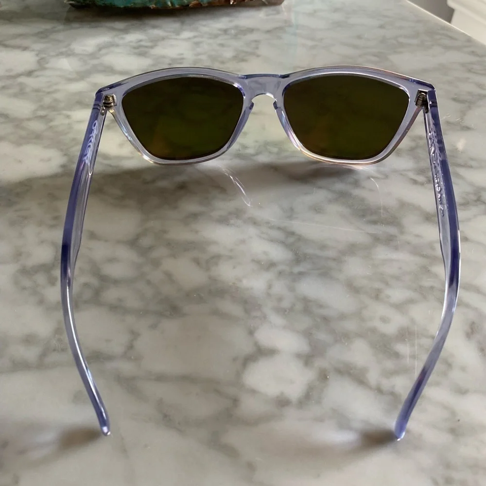 Oakley pre owned