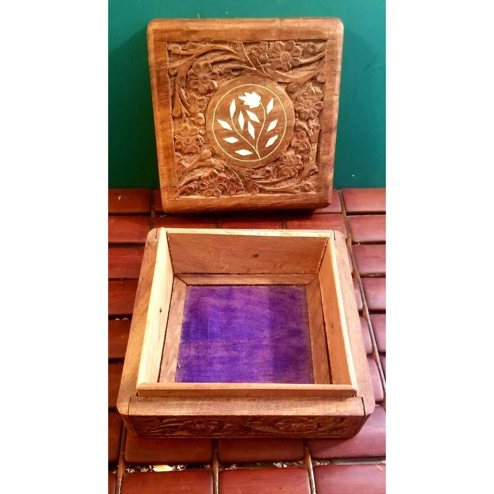 Unbranded hand carved