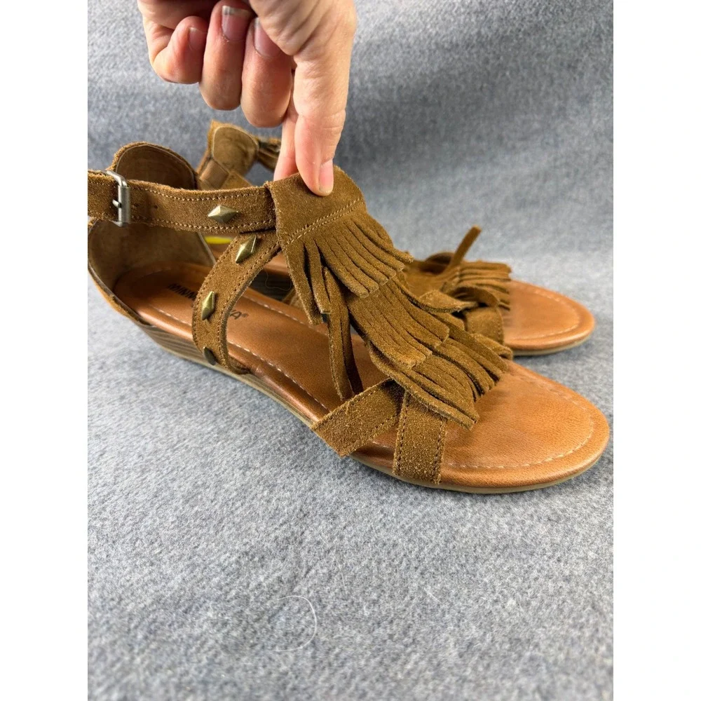 Minnetonka Sandals‎ Women 9 Brown Leather Suede Fringe Studded Flats Boho