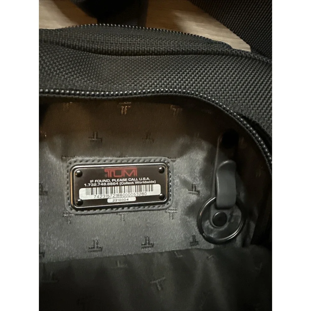 Tumi alpha pocket