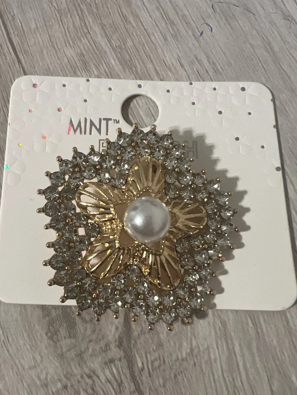 Mint brooch free silver