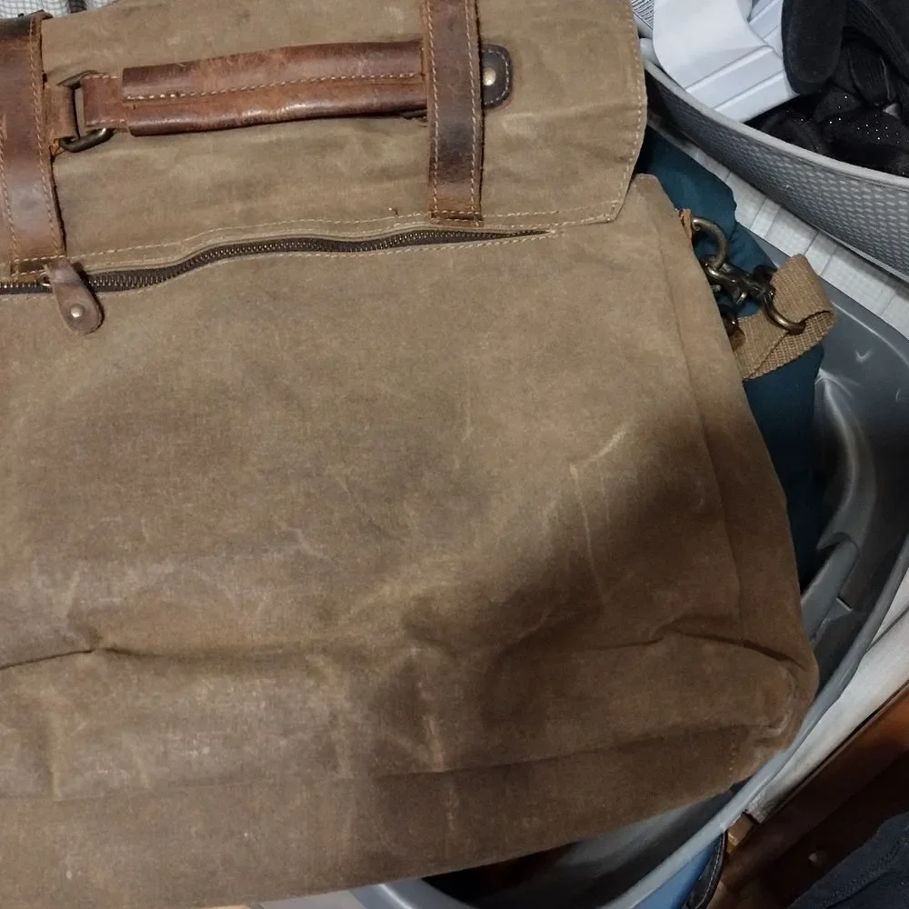 Manificent laptop messenger bag