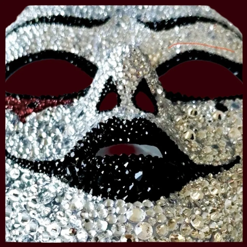 Mask nwot halloween