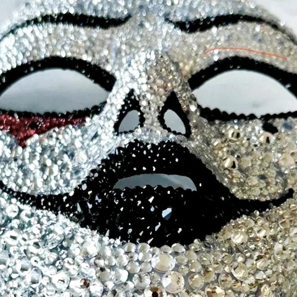 Mask nwot halloween