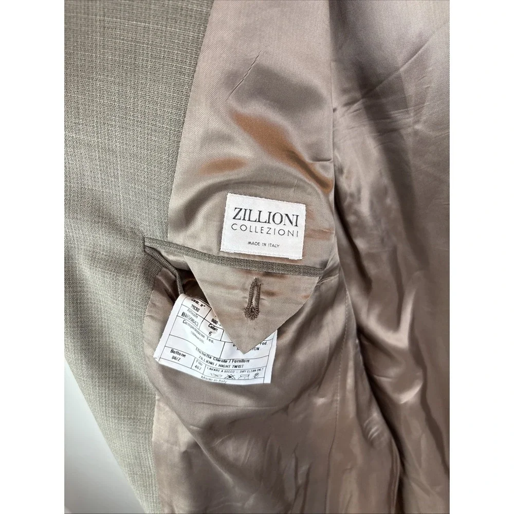 Zillioni travel vitale lapel